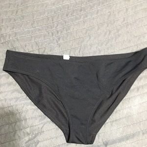 Athleta swim bottom. Did not fit but I didn’t get returned. Size large.